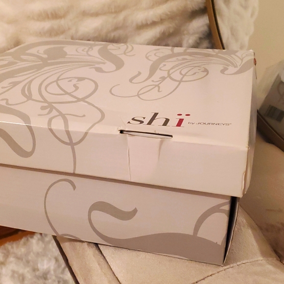 Shi By Journeys Elegant Red Women's Heels - Picture 12 of 12